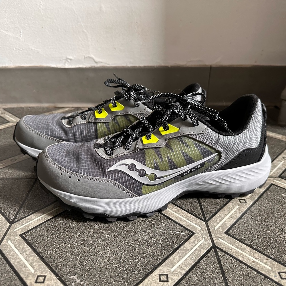 Saucony Aura TR trail running shoes